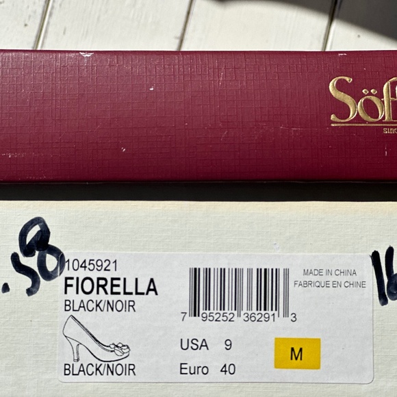 SOFFT Fiorella Black Suede Floral Applique Round Toe Slip On Pump Heels Size 9 - Picture 7 of 8